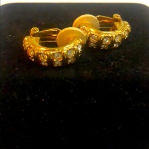 Gold earrings clip on